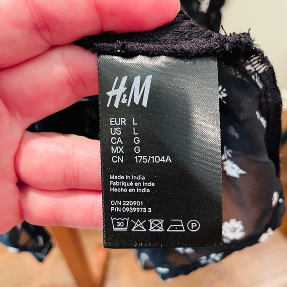 H&M floral cropped puff sleeve stretch floral peasant top SZ L black white - Picture 8 of 8